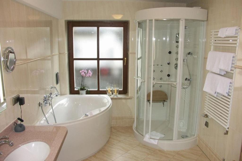 Hotel Promenade Herrsching am Ammersee Room photo